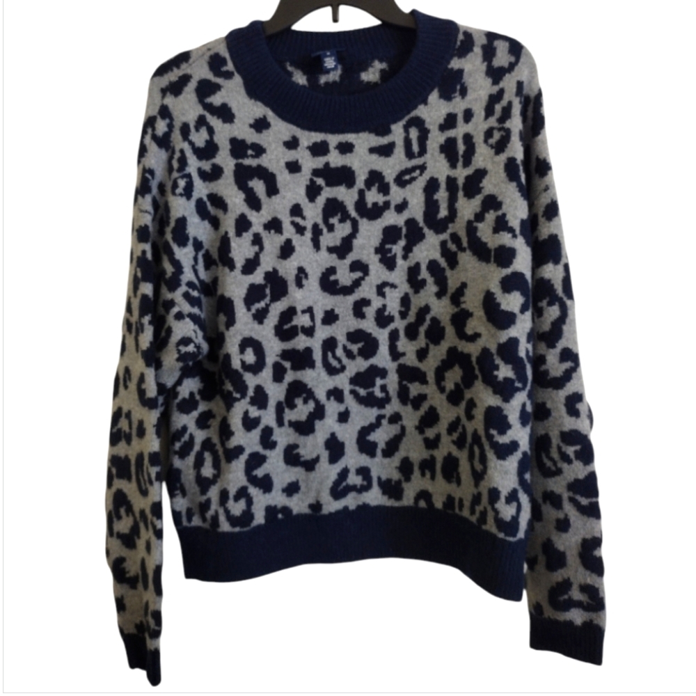 Scoop dark blue and grey animal print crew neck sweater size medium